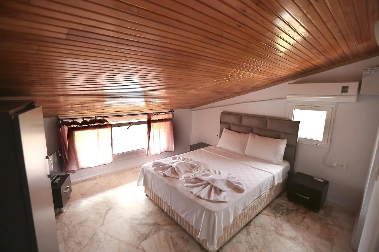 Ciftlik Hotel Çeşme 3*,